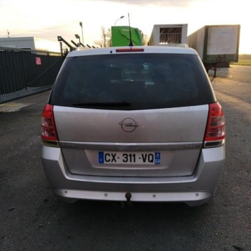 Reservoir essence OPEL ZAFIRA B Photo n°8