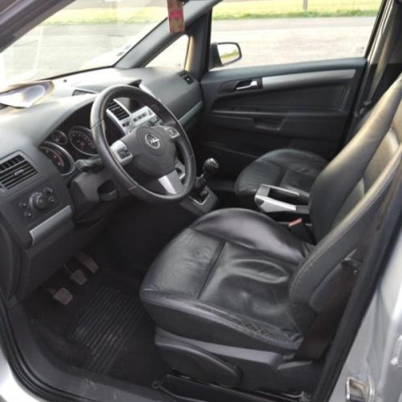 Reservoir essence OPEL ZAFIRA B Photo n°9