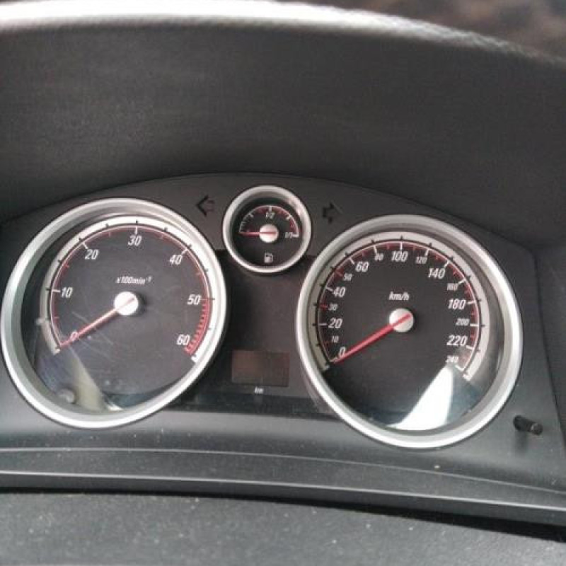 Reservoir essence OPEL ZAFIRA B Photo n°12