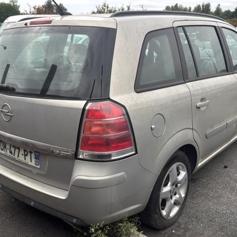 Reservoir essence OPEL ZAFIRA B Photo n°3