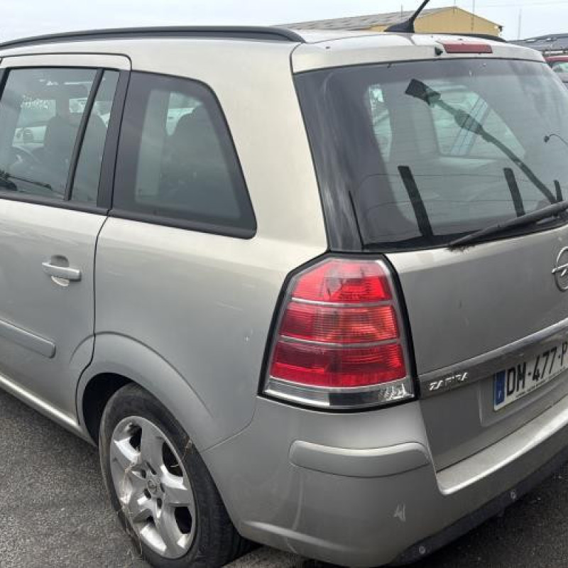 Reservoir essence OPEL ZAFIRA B Photo n°4