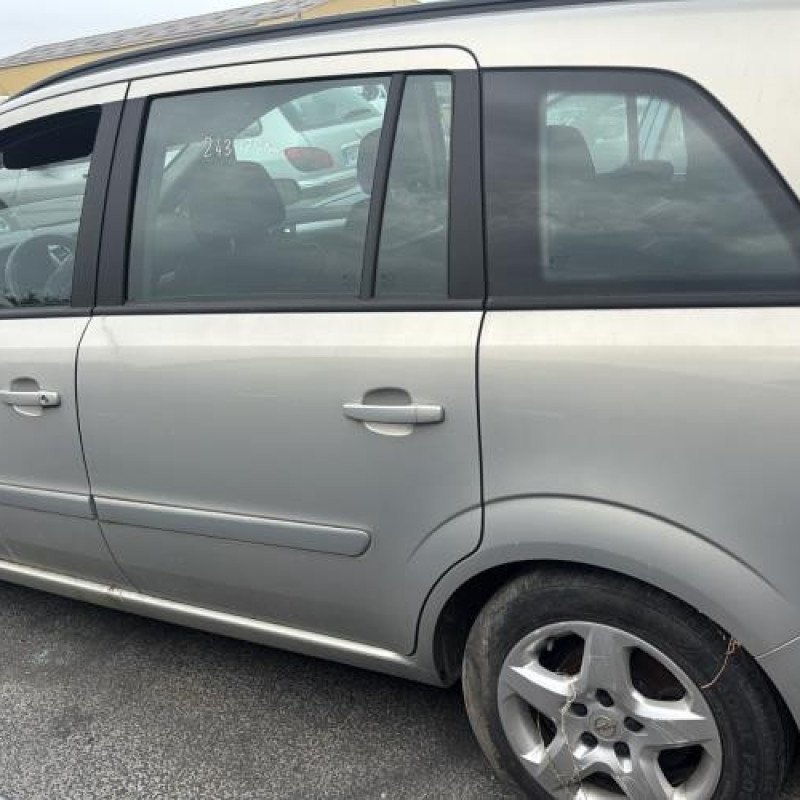 Reservoir essence OPEL ZAFIRA B Photo n°6