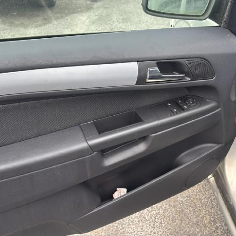 Reservoir essence OPEL ZAFIRA B Photo n°9