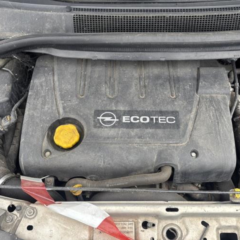 Reservoir essence OPEL ZAFIRA B Photo n°18