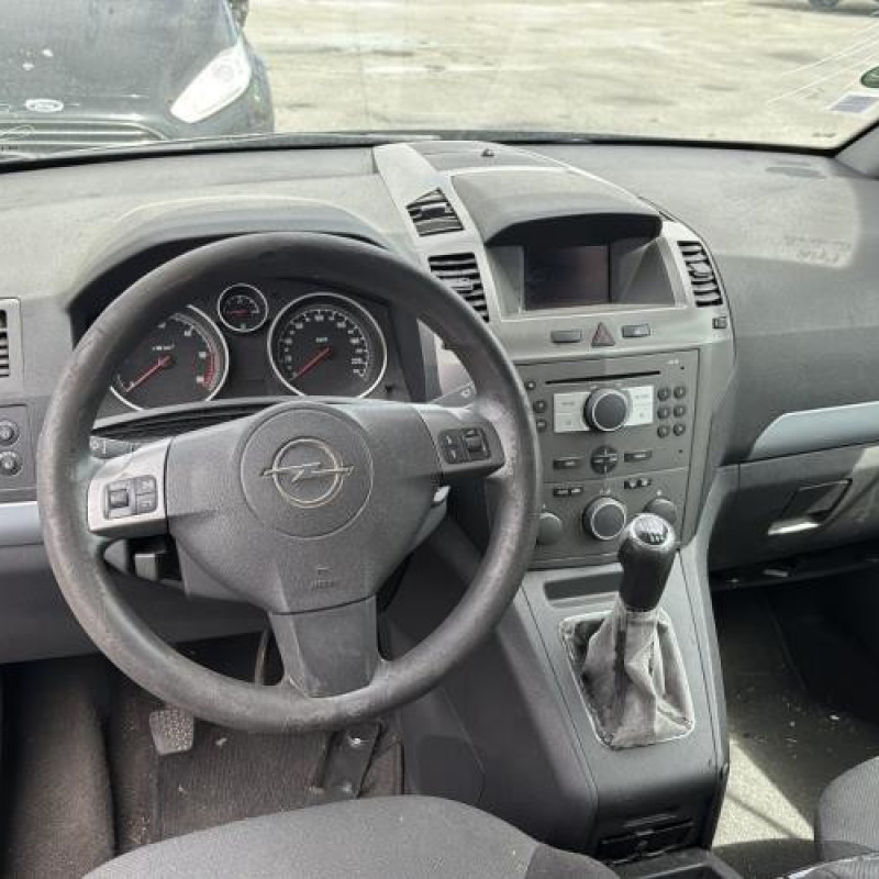 Reservoir essence OPEL ZAFIRA B Photo n°13