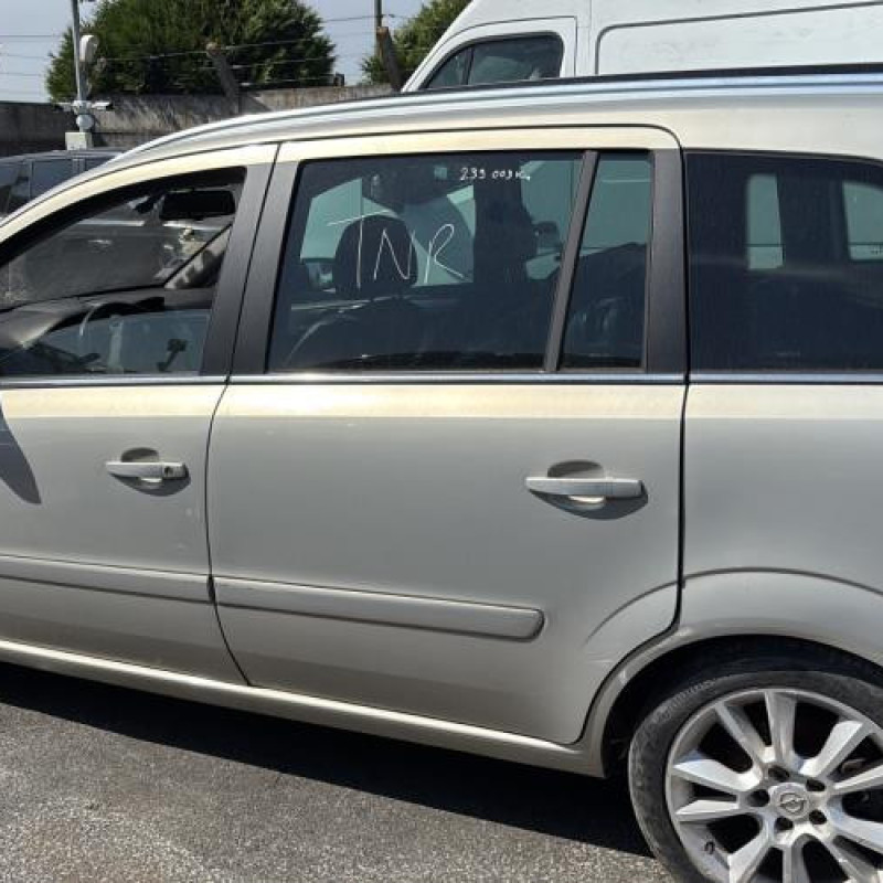 Reservoir essence OPEL ZAFIRA B Photo n°7