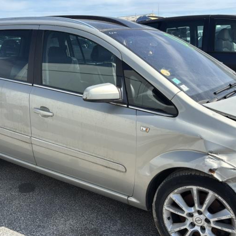 Reservoir essence OPEL ZAFIRA B Photo n°8