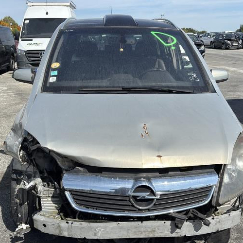 Reservoir essence OPEL ZAFIRA B Photo n°9