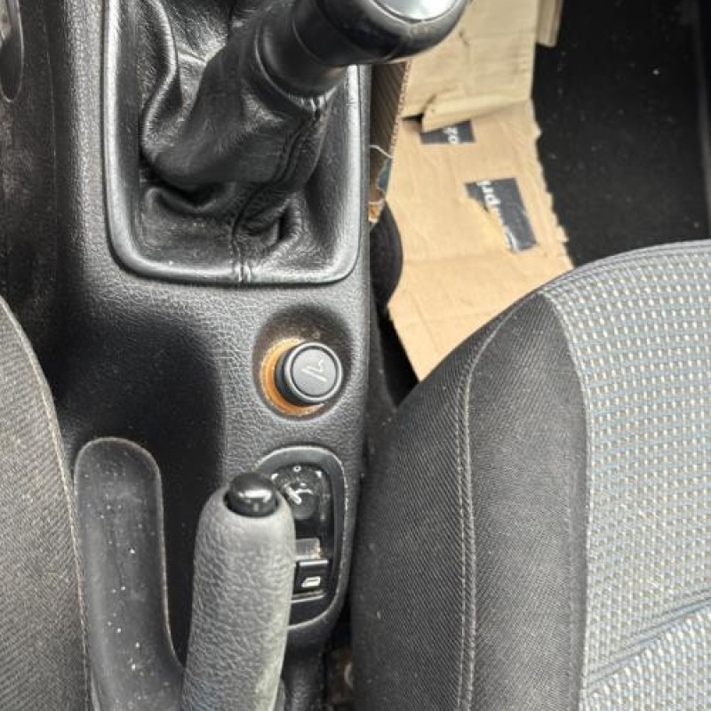 Bouton de coffre PEUGEOT 206 Photo n°19