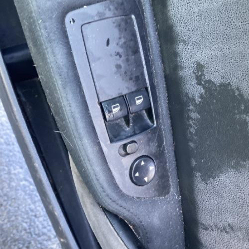 Bouton de coffre BMW SERIE 1 E87 Photo n°15