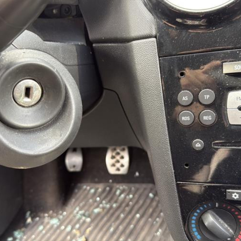 Bouton de coffre OPEL CORSA D Photo n°13