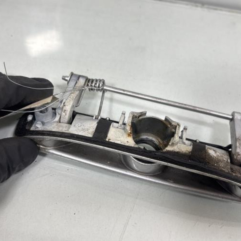 Bouton de coffre VOLKSWAGEN POLO 4 Photo n°4