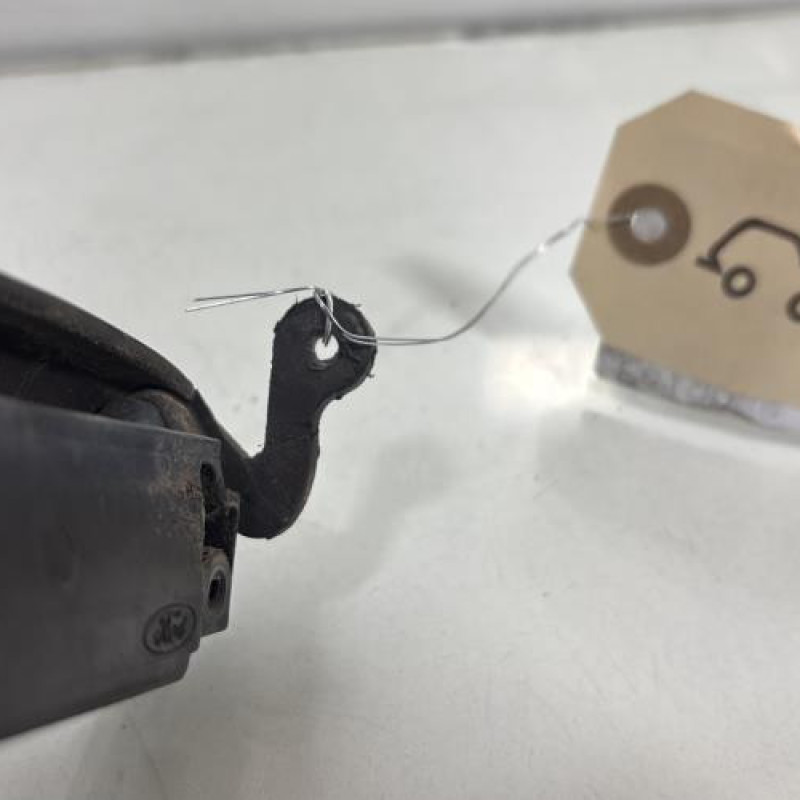 Poignee porte avant droit FORD KA 1 Photo n°3