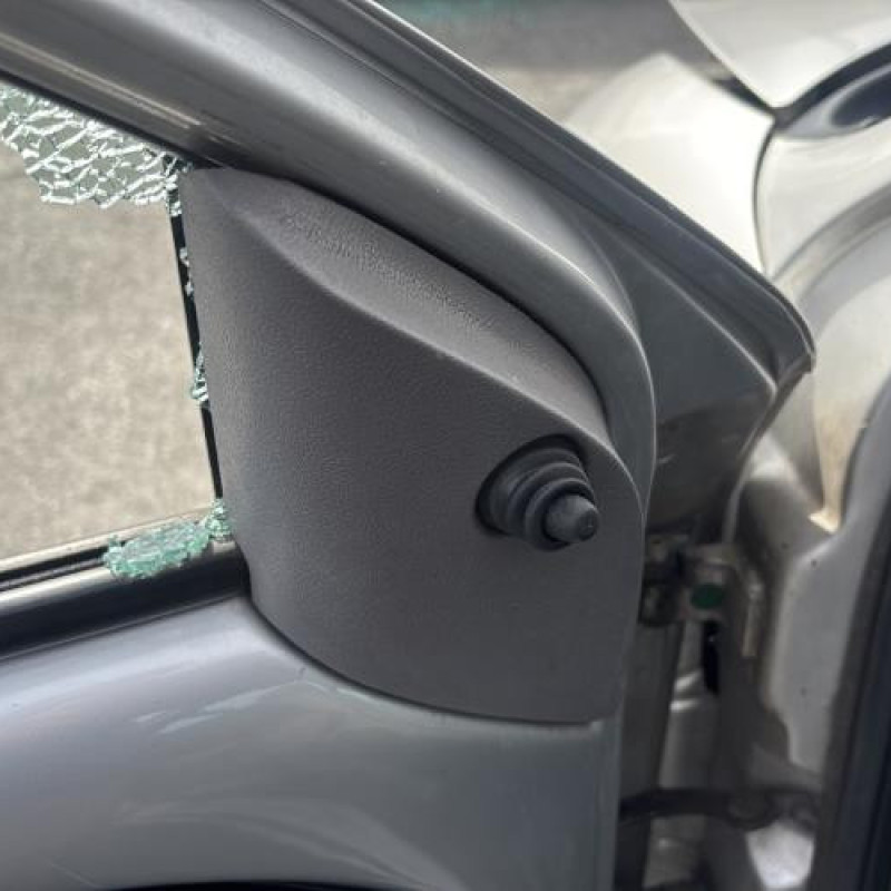 Poignee porte avant droit FORD KA 1 Photo n°15