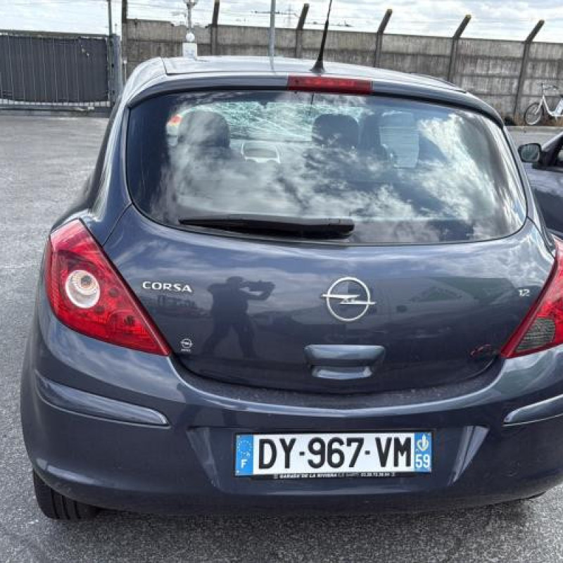 Feu arriere principal droit (feux) OPEL CORSA D Photo n°10