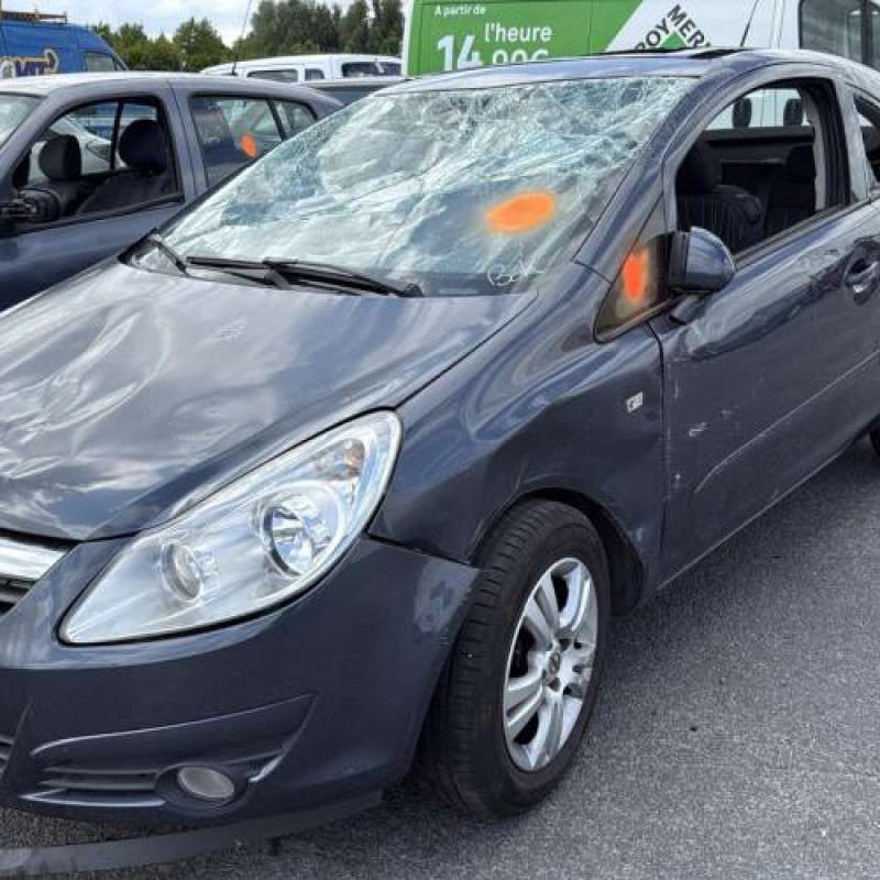 Feu arriere stop central OPEL CORSA D Photo n°5