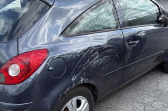 Feu arriere stop central OPEL CORSA D