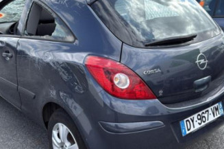 Feu arriere stop central OPEL CORSA D