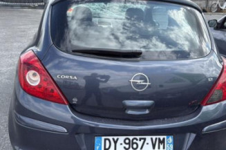 Feu arriere stop central OPEL CORSA D