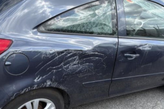 Feu arriere stop central OPEL CORSA D