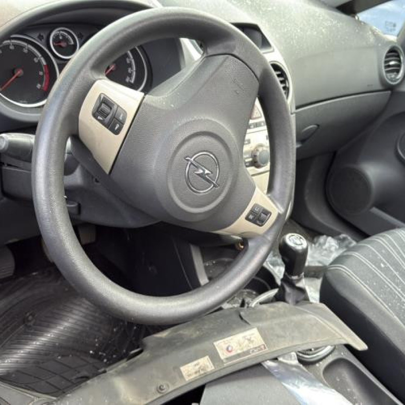 Feu arriere stop central OPEL CORSA D Photo n°16