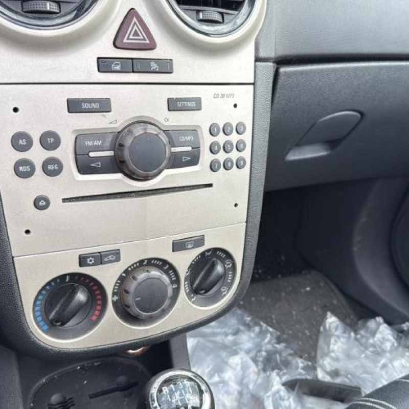 Feu arriere stop central OPEL CORSA D Photo n°19