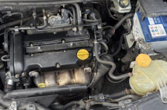 Feu arriere stop central OPEL CORSA D