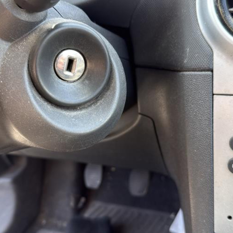 Face avant OPEL CORSA D Photo n°20