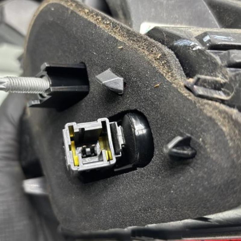 Feu arriere secondaire droit (feux) PEUGEOT 2008 1 Photo n°3