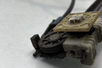 Leve vitre mecanique avant gauche PEUGEOT 106