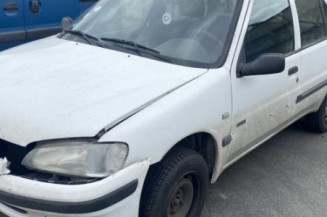 Leve vitre mecanique avant gauche PEUGEOT 106