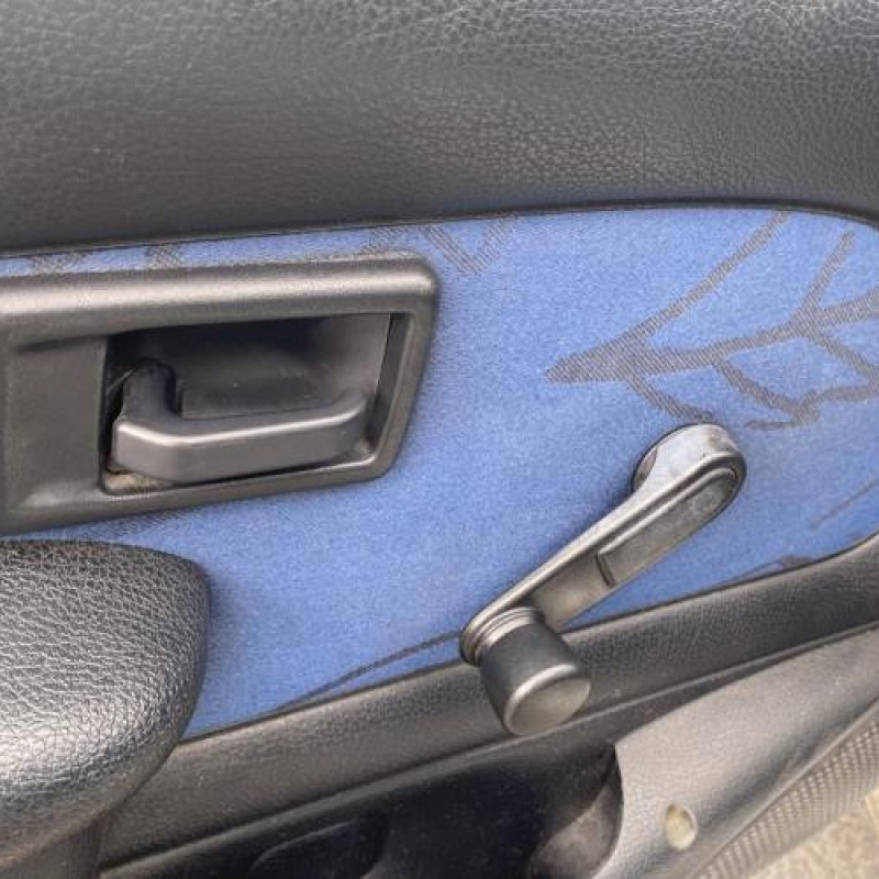 Leve vitre mecanique avant gauche PEUGEOT 106 Photo n°16