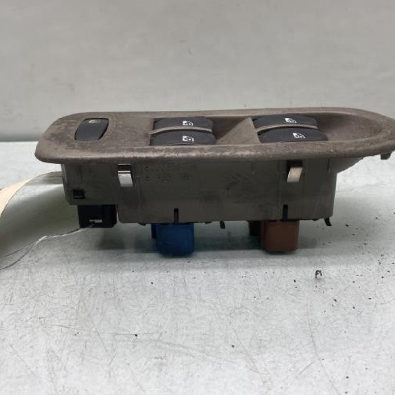 Interrupteur de leve vitre avant gauche RENAULT CLIO 3 Photo n°2