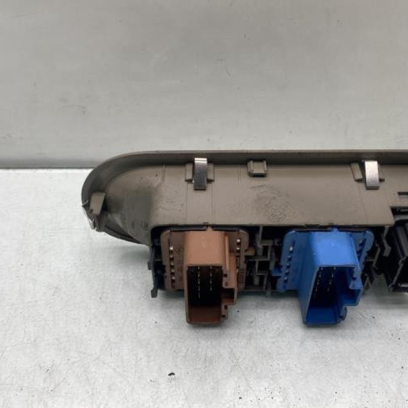 Interrupteur de leve vitre avant gauche RENAULT CLIO 3 Photo n°5