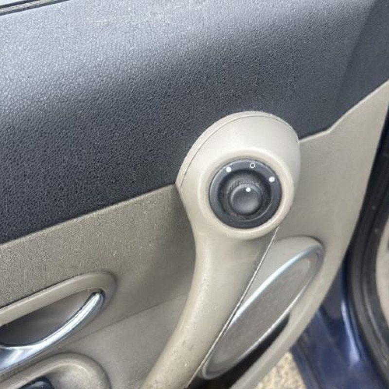 Interrupteur de leve vitre avant gauche RENAULT CLIO 3 Photo n°16