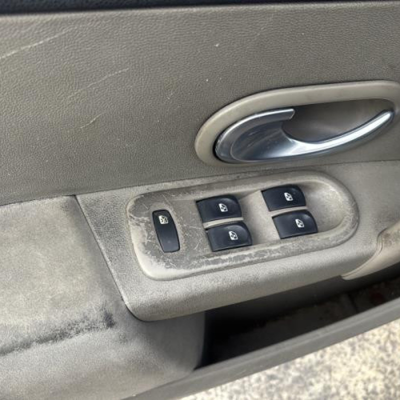 Renfort pare choc avant (traverse) RENAULT CLIO 3 Photo n°17