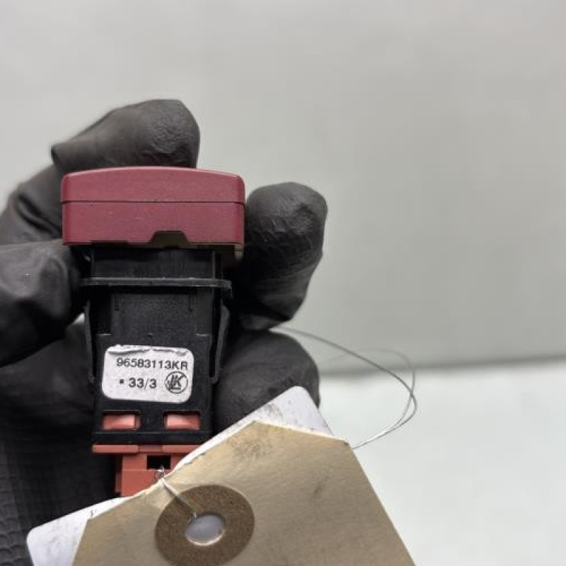 Bouton de warning PEUGEOT PARTNER 2 Photo n°4