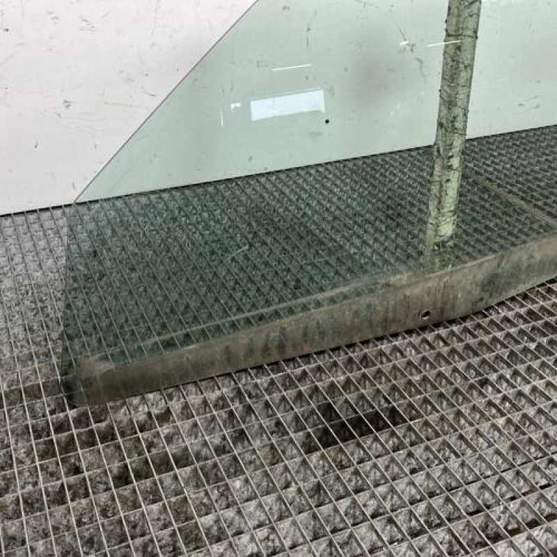 Vitre avant gauche RENAULT CLIO 2 Photo n°2