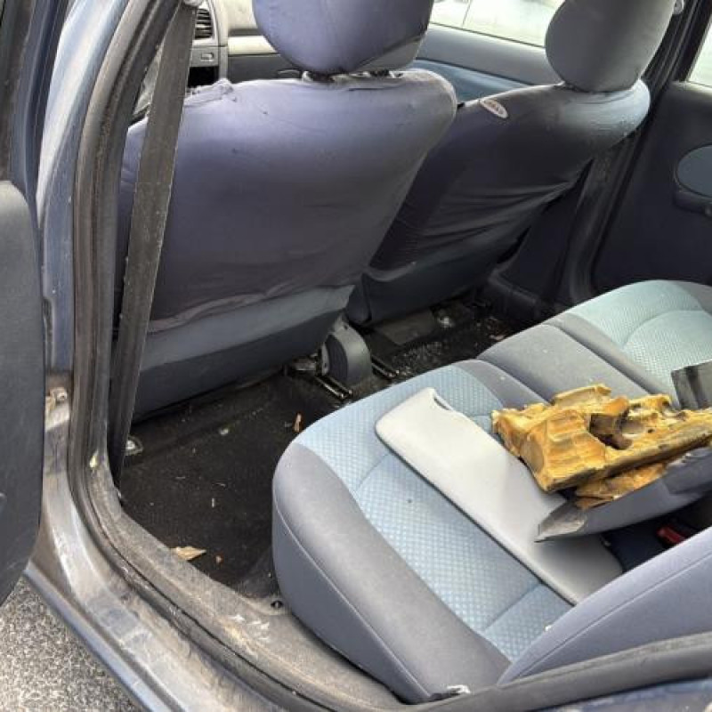 Vitre avant gauche RENAULT CLIO 2 Photo n°15