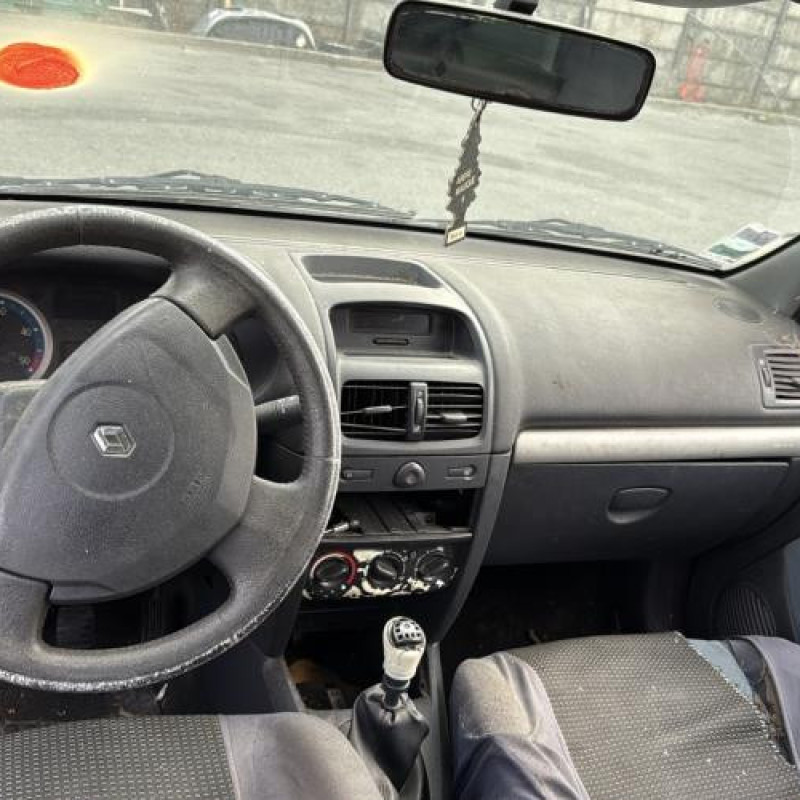 Vitre avant gauche RENAULT CLIO 2 Photo n°17