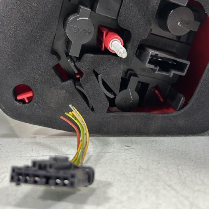 Feu arriere principal gauche (feux) PEUGEOT 206+ Photo n°3