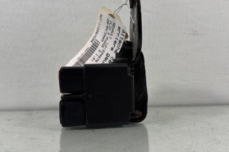 Attache ceinture arriere gauche RENAULT CLIO 2