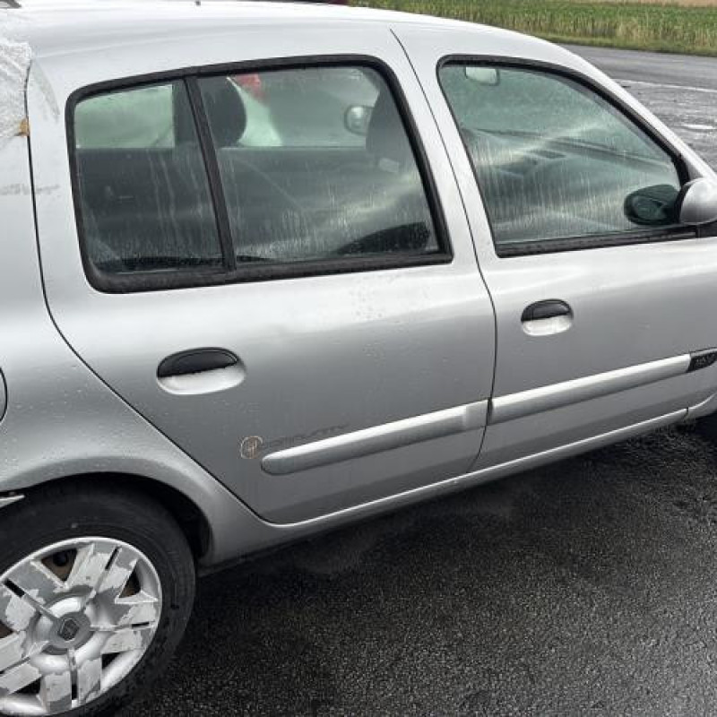 Attache ceinture arriere gauche RENAULT CLIO 2 Photo n°10