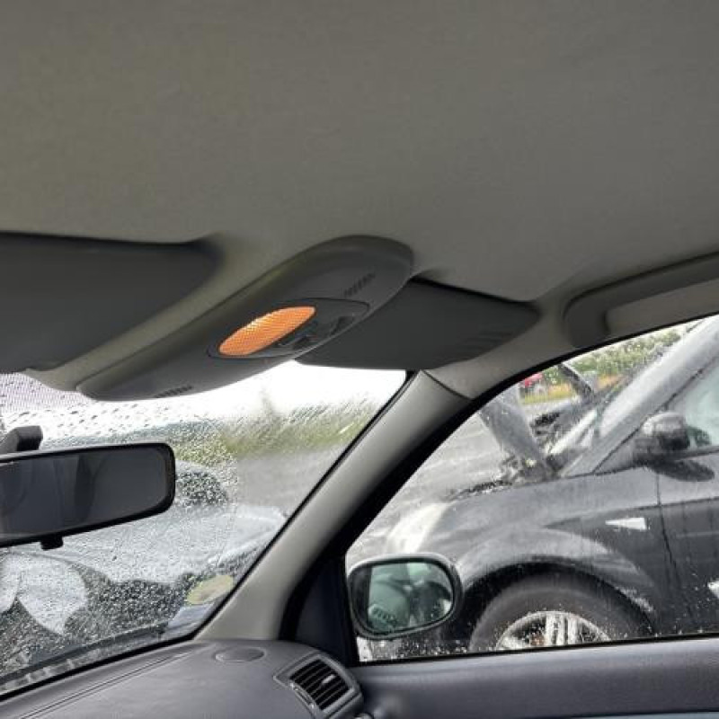 Attache ceinture arriere gauche RENAULT CLIO 2 Photo n°18