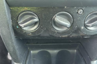 Attache ceinture arriere gauche RENAULT CLIO 2