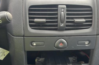 Attache ceinture arriere gauche RENAULT CLIO 2