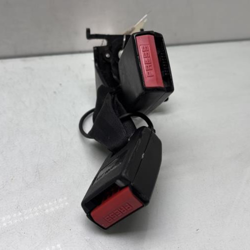 Attache ceinture arriere centrale RENAULT MEGANE 3 Photo n°3