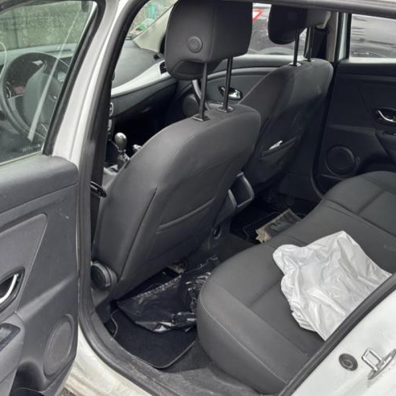 Attache ceinture arriere centrale RENAULT MEGANE 3 Photo n°10