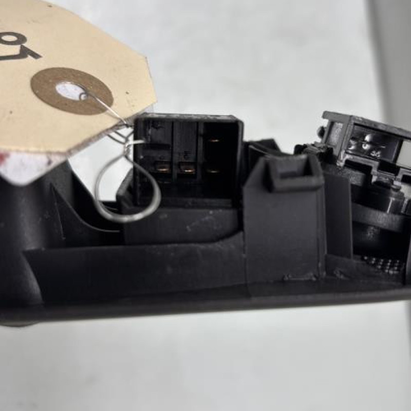 Poignee interieur arriere droit VOLKSWAGEN PASSAT 4 Photo n°3