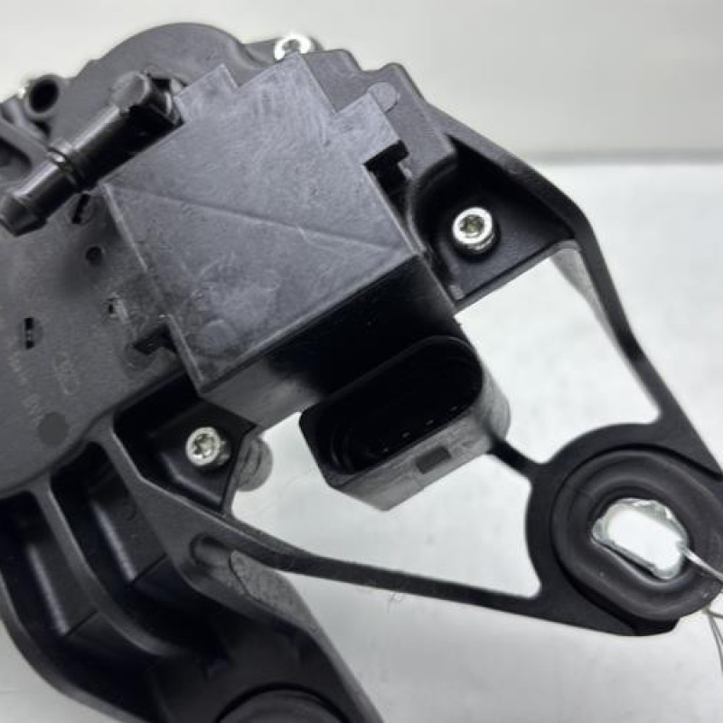 Moteur essuie glace arriere VOLKSWAGEN GOLF 5 Photo n°4